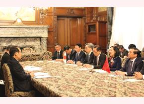 Politburo member, permanent member of the CPV Central Committee’s Secretariat and Chairwoman of the CPV Central Committee’s Organsiation Commission Truong Thi Mai and the CPV high-level delegation have a working delegation with President of the National Diet NukagaFukushiro.